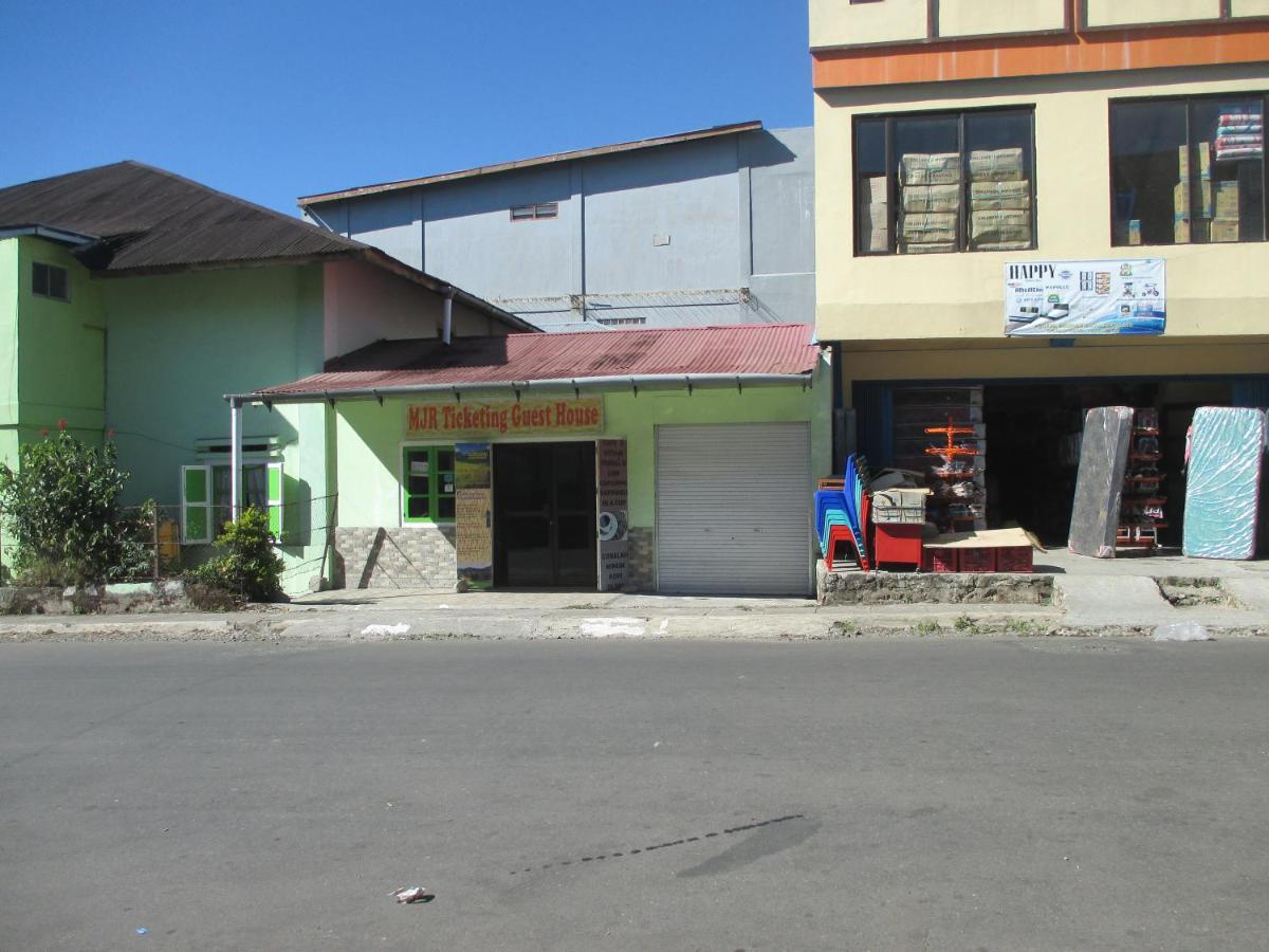Mjr Ticketing Guest House Ruteng Exterior photo