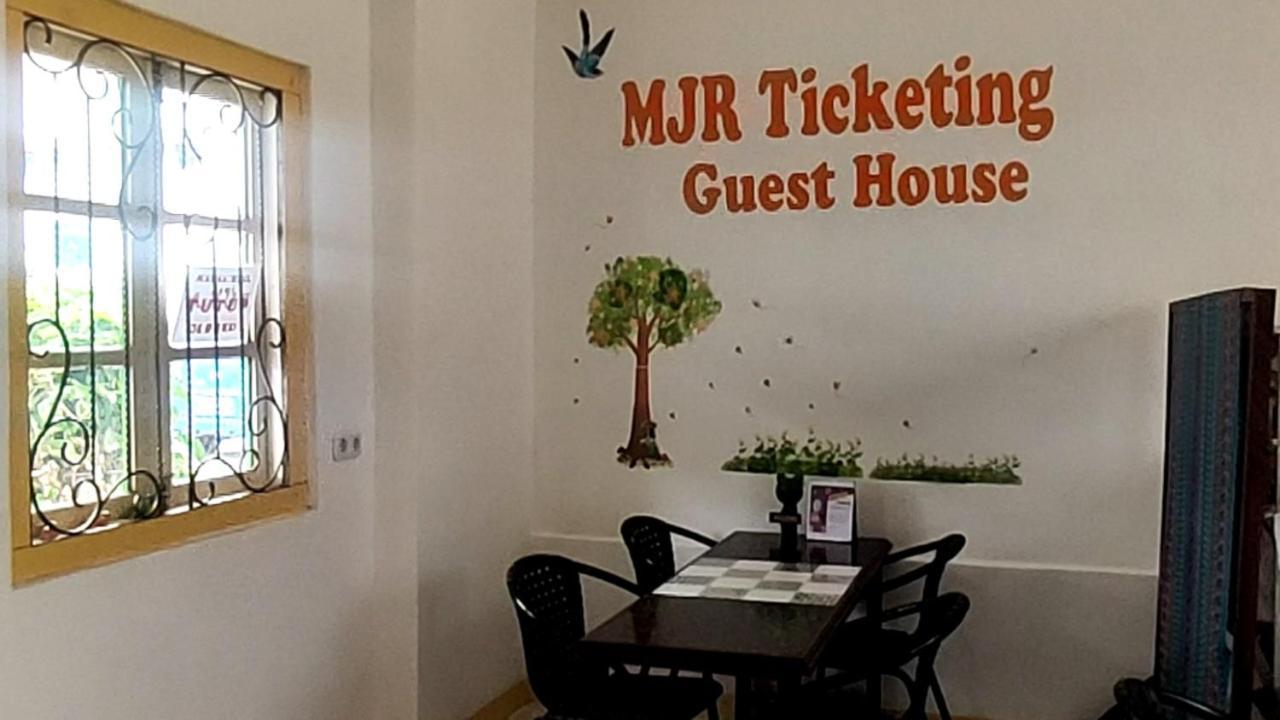 Mjr Ticketing Guest House Ruteng Exterior photo