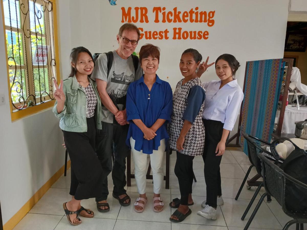 Mjr Ticketing Guest House Ruteng Exterior photo