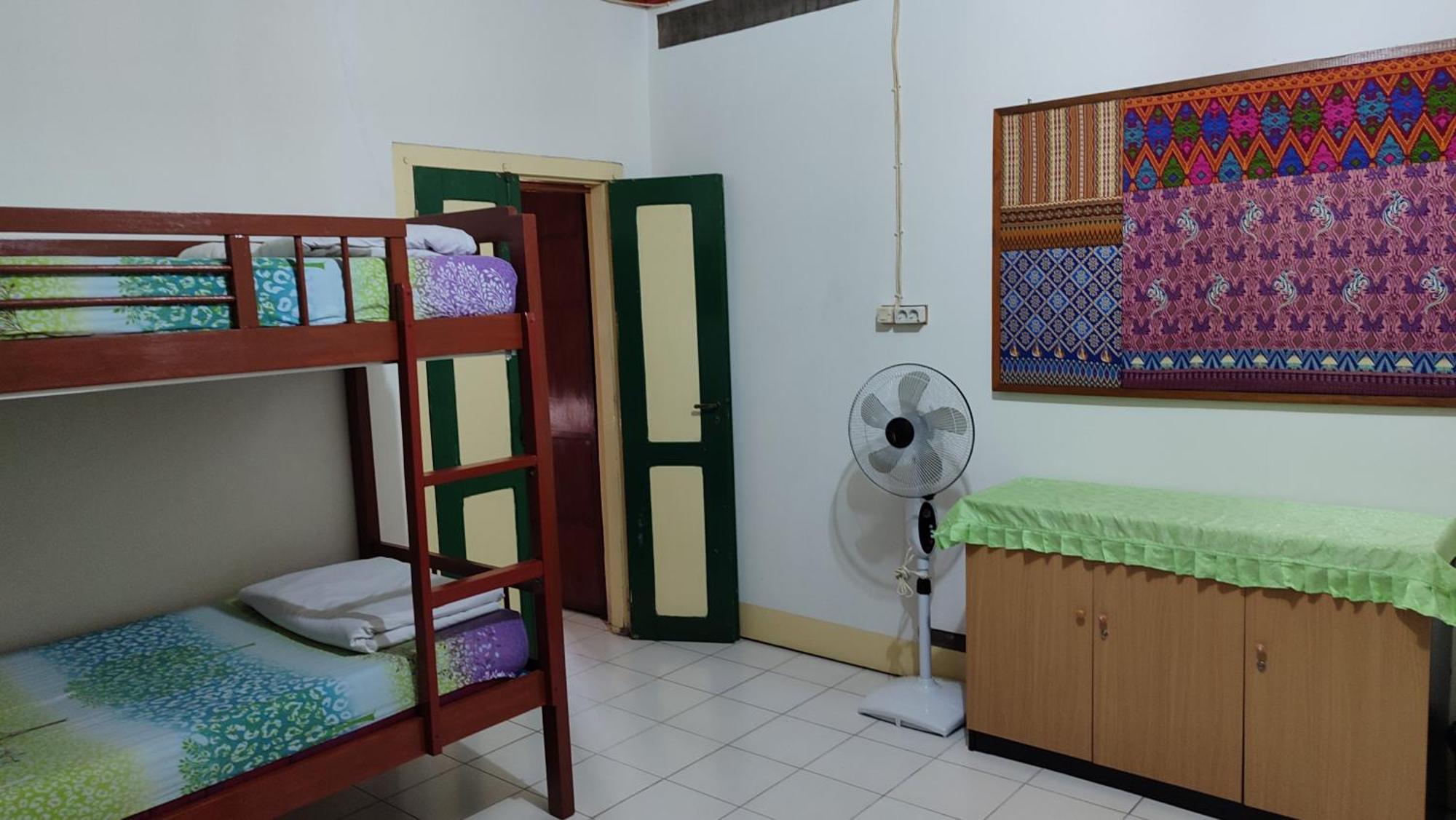 Mjr Ticketing Guest House Ruteng Exterior photo