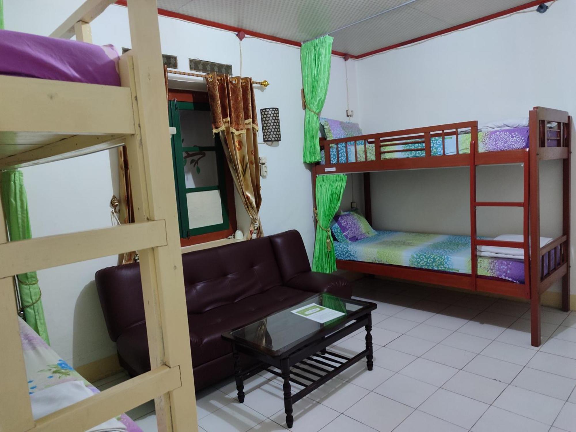 Mjr Ticketing Guest House Ruteng Exterior photo