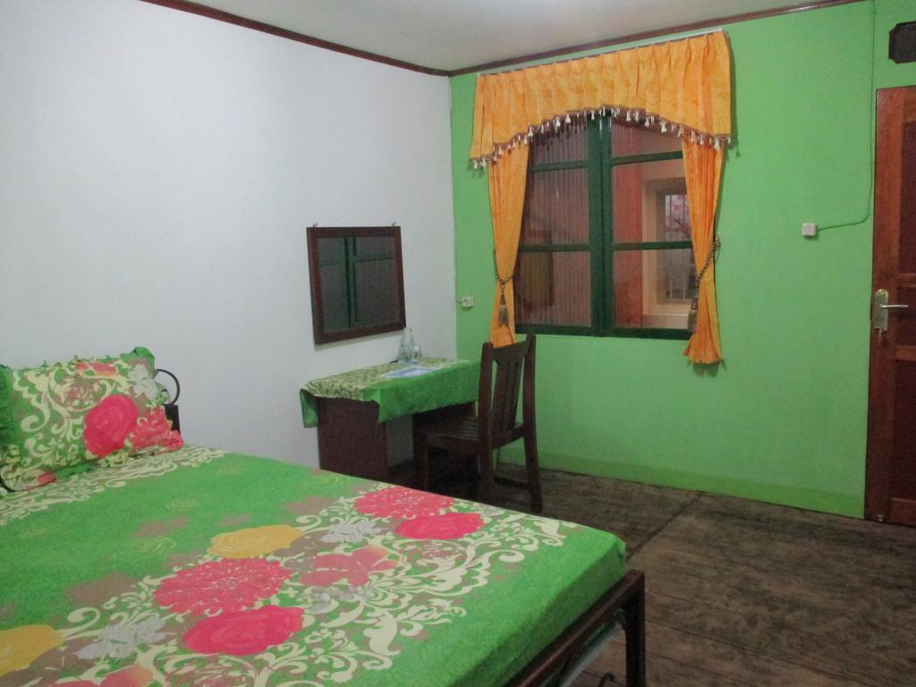 Mjr Ticketing Guest House Ruteng Exterior photo
