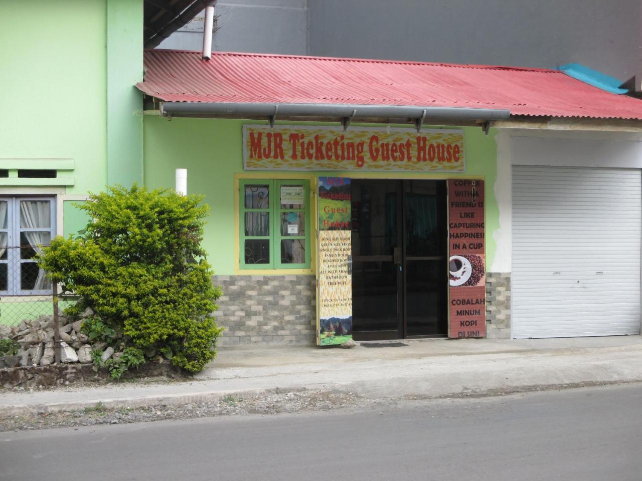 Mjr Ticketing Guest House Ruteng Exterior photo